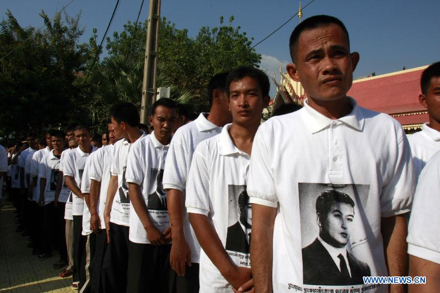 Former prisoners who were granted a royal pardon by Cambodian King Norodom Sihamoni attend the cremation ceremony of late Cambodian King Father Norodom Sihanouk in Phnom Penh, Cambodia, Feb. 4, 2013. Cambodia began to cremate the body of the country's most revered King Father Norodom Sihanouk on Monday evening after it had been lying in state for more than three months at the capital's royal palace. (Xinhua/Sovannara)