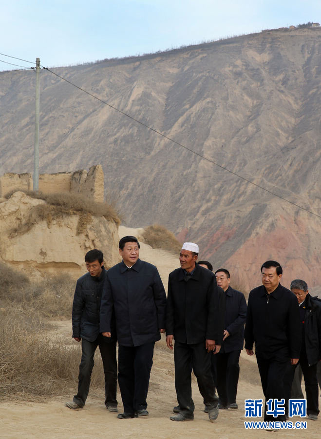 Xi Jinping (2nd L), general secretary of the Central Committee of the Communist Party of China (CPC) and also chairman of the CPC Central Military Commission, chats with villagers in the Bulenggou Village of the Dongxiang Autonomous County, northwest China's Gansu Province, Feb. 3, 2013. Xi Jinping visited villages, enterprises and urban communities, chatting with impoverished villagers and asking about their livelihood during an inspection tour to Gansu from Feb. 2 to 5. During his visit, Xi also extended Spring Festival greetings to all Chinese people as the Spring Festival, or the Chinese Lunar New Year, approaches. (Xinhua/Lan Hongguang)