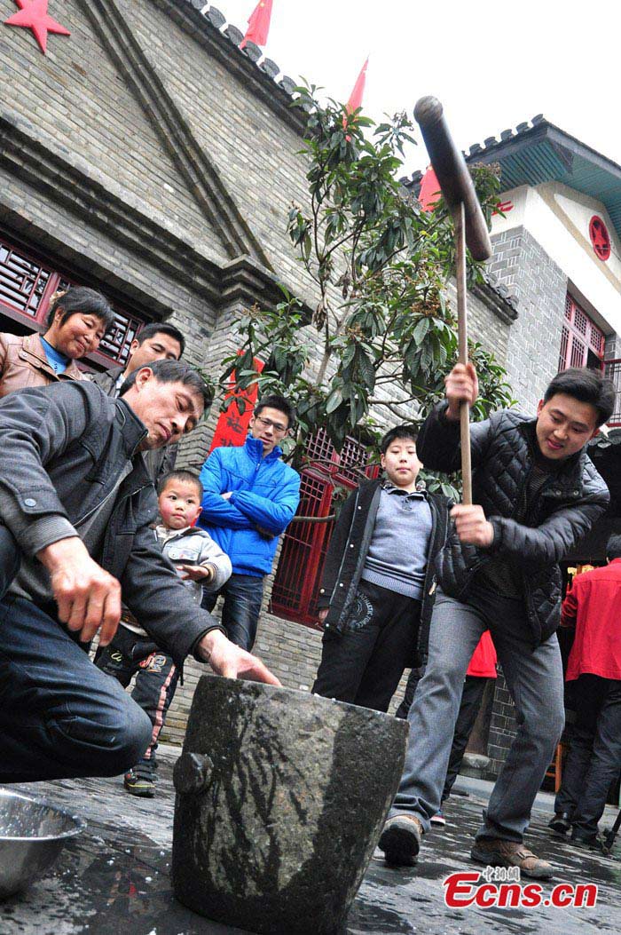 Photo taken on February 4 shows traditional cultural activities were held at Wuyuan of Eastern Jiangxi Province to celebrate Beginning of Spring. February 4 marks the Beginning of Spring, one of the twenty-four solar terms on China's traditional calendar. (Photo/Hu Dunhuang)