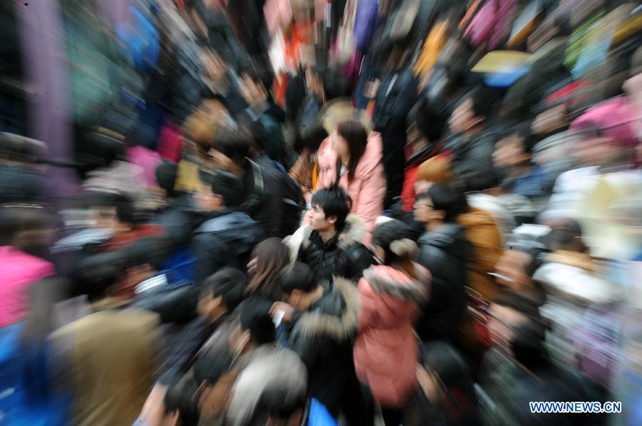 Passengers are seen in a coach hub in Zhengzhou, capital of central China's Henan Province, Feb. 6, 2013. China's transport system sees an annual travel rush around the Spring Festival, which starts on Feb. 10 this year. (Xinhua/Li Bo)