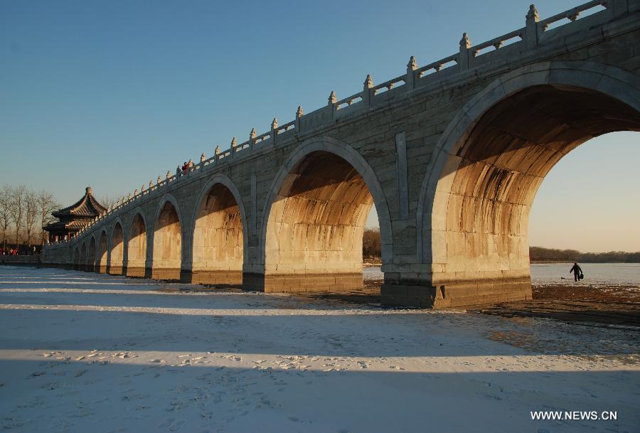 Photo taken on Feb. 4, 2013 shows the scenery of the Summer Palace in winter in Beijing, capital of China. (Xinhua/Li Gang)