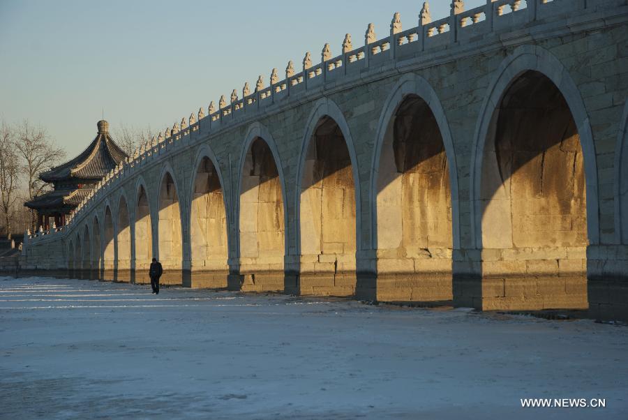 Photo taken on Feb. 4, 2013 shows the scenery of the Summer Palace in winter in Beijing, capital of China. (Xinhua/Li Gang)