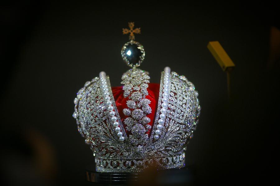 Imitation of the crown of Russian Empress Catherine II mounted with 110,000 diamonds is unveiled at the International Jewellery Exhibition in St. Peterburg, Russia, on Feb. 6, 2013. (Xinhua/Zmeyev)