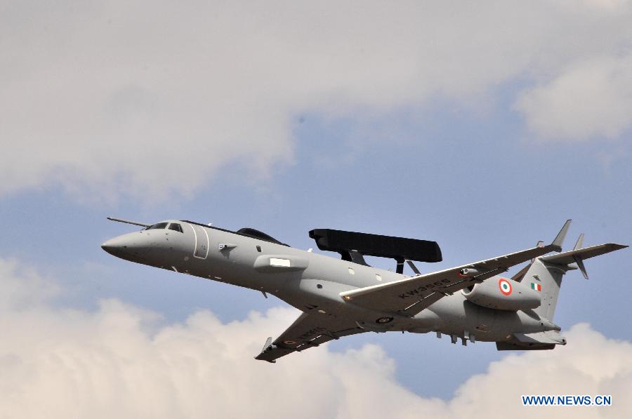 A plane performs during the inauguration ceremony of the Aero India 2013 in Bangalore, India, Feb. 6, 2013. More than 600 aviation companies around the world attended the five-day event. (Xinhua/Wang Ping)