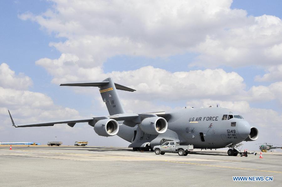 A C-17 transportation plane is displayed during the inauguration ceremony of the Aero India 2013 in Bangalore, India, Feb. 6, 2013. More than 600 aviation companies around the world attended the five-day event. (Xinhua/Wang Ping) 