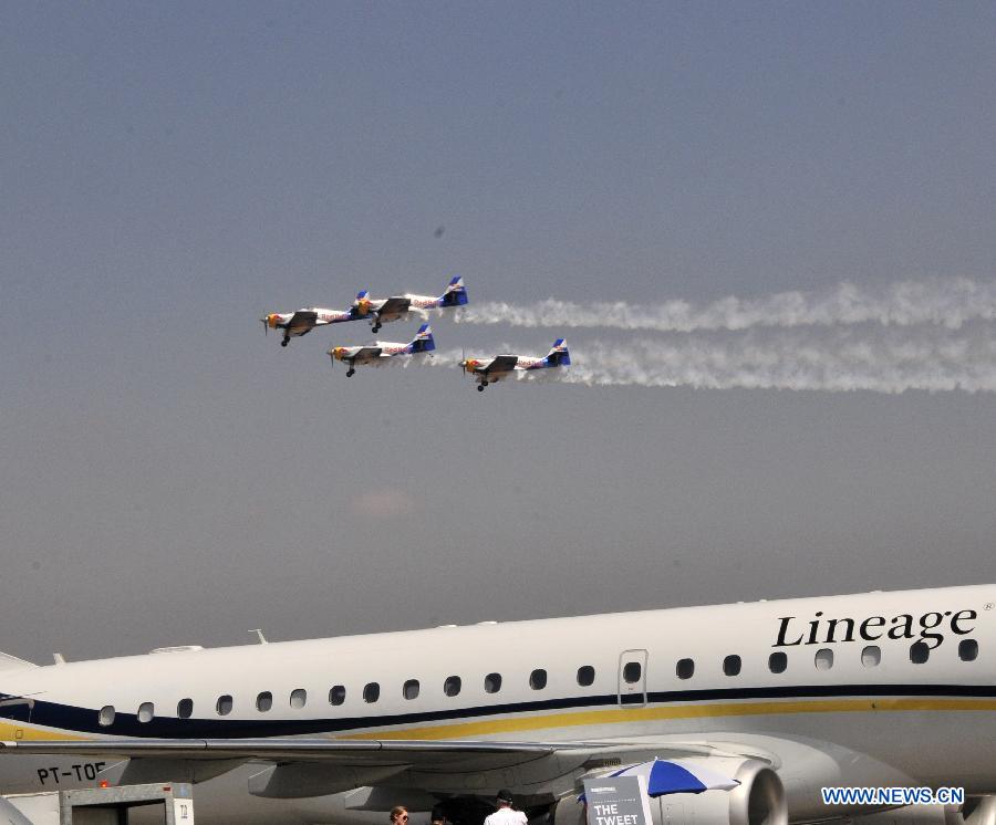 Planes perform during the inauguration ceremony of the Aero India 2013 in Bangalore, India, Feb. 6, 2013. More than 600 aviation companies around the world attended the five-day event. (Xinhua/Wang Ping) 