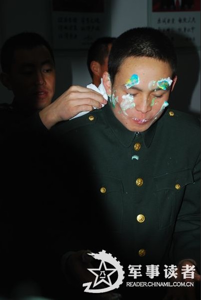 Soldiers of a regiment of the Lanzhou Military Area Command (MAC) of the Chinese PLA train hard in the barrack. (China Military Online/Gong Shuangwen, Yang Guo, Hu Gai)  