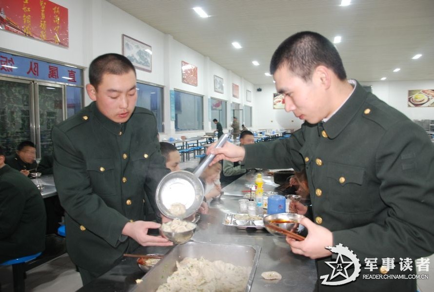 Soldiers of a regiment of the Lanzhou Military Area Command (MAC) of the Chinese PLA train hard in the barrack. (China Military Online/Gong Shuangwen, Yang Guo, Hu Gai)  