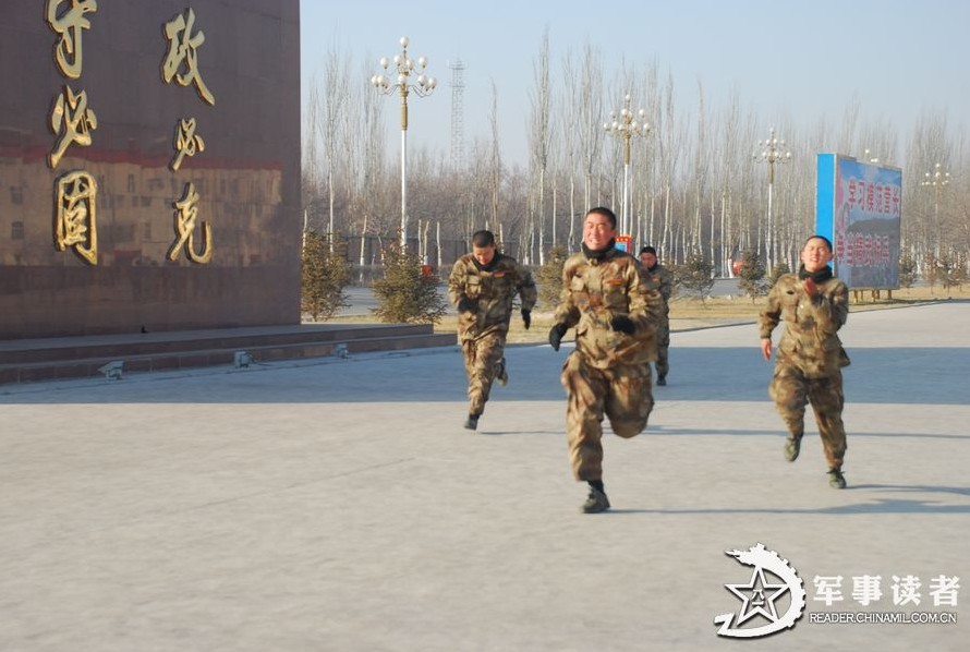 Soldiers of a regiment of the Lanzhou Military Area Command (MAC) of the Chinese PLA train hard in the barrack. (China Military Online/Gong Shuangwen, Yang Guo, Hu Gai)  