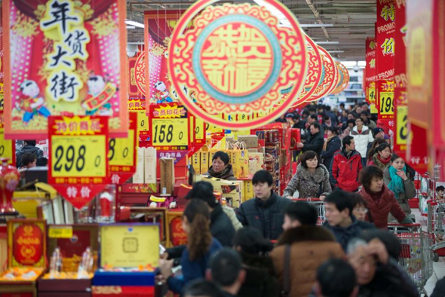 People select goods at a supermarket in Huaibei City, east China's Anhui Province, Feb. 7, 2013, to prepare for the coming Spring Festival, which falls on Feb. 10 this year. (Xinhua/Wang Wen)