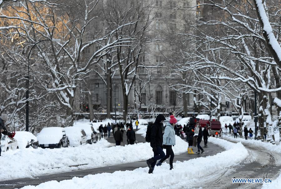 People enjoy themselves inside the Central Park of New York City, on Feb. 9, 2013. A massive blizzard dumped as much as three feet (one meter) of snow in parts of the Northeastern United States, leaving some 650,000 households and businesses without power and two dead by Saturday. (Xinhua/Wang Lei) 