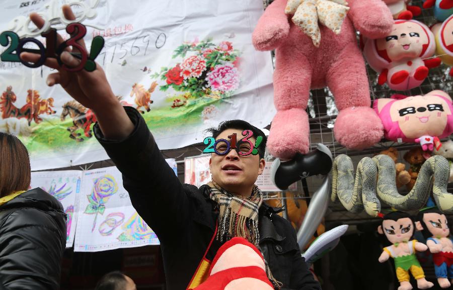 A vender cries his products at a templ fair held to celebrate Chinese Lunar New Year, or Spring Festival, in the Ditan Park, Beijing, capital of China, Feb. 10, 2013. Various activities were held all over China on Sunday to celebrate the Spring Festival, marking the start of Chinese lunar Year of the snake. The Spring Festival falls on Feb. 10 this year. (Xinhua/Liang Zhiqiang) 