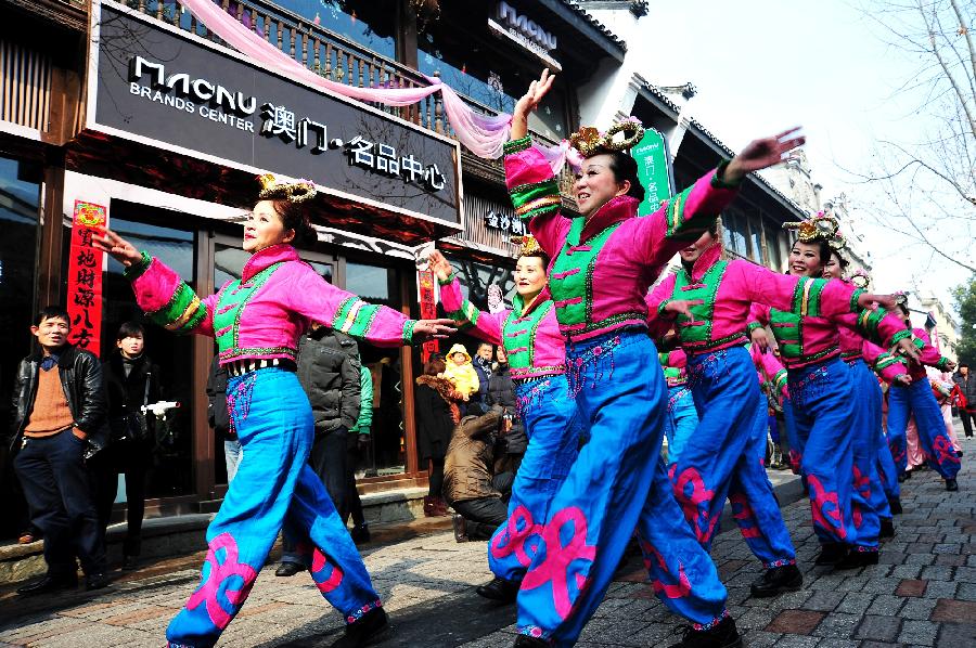 Dancers perform in a parade held on the Hefang Street to celebrate Chinese Lunar New Year, or Spring Festival, in Hangzhou, capital of east China's Zhejiang Province, Feb. 10, 2013. Various activities were held all over China on Sunday to celebrate the Spring Festival, marking the start of Chinese lunar Year of the snake. The Spring Festival falls on Feb. 10 this year. (Xinhua/Xu Hui) 