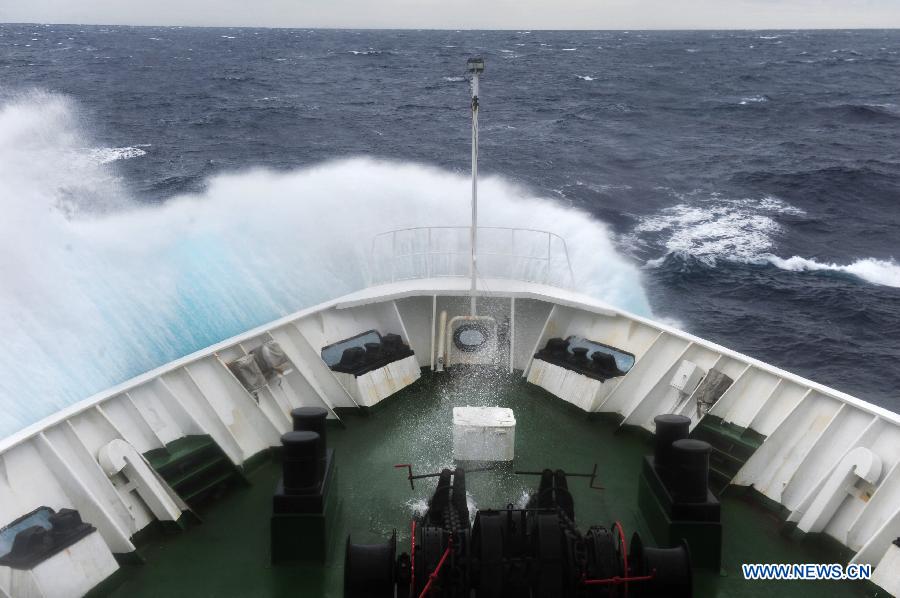 Chinese marine surveillance ship Haijian 137 braves fresh gale as it carries out a regular patrol in waters surrounding the Diaoyu Islands on Feb. 11, 2013. The fleet of Chinese marine surveillance ships met with fresh gale as they continued regular patrol surrounding the Diaoyu Islands on Feb. 11.(Xinhua/Zhang Jiansong)