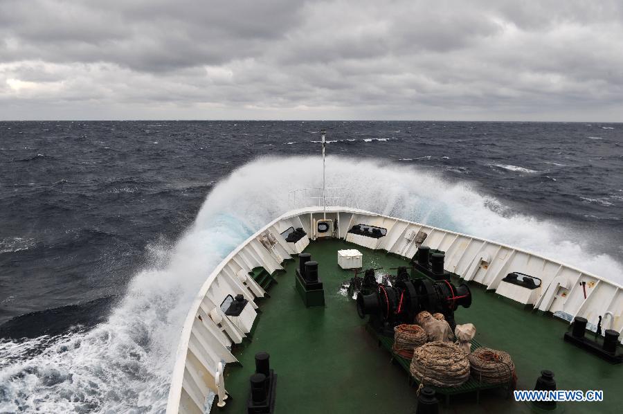 Chinese marine surveillance ship Haijian 137 braves fresh gale as it carries out a regular patrol in waters surrounding the Diaoyu Islands on Feb. 11, 2013. The fleet of Chinese marine surveillance ships met with fresh gale as they continued regular patrol surrounding the Diaoyu Islands on Feb. 11.(Xinhua/Zhang Jiansong)