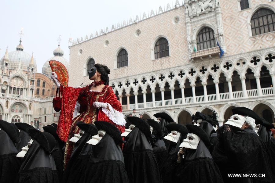 Costumed revellers participate in the carnival in Venice, Italy, on Feb. 10, 2013. The 18-day 2013 Venice carnival will end on Feb. 12. (Xinhua/Huang Xiaozhe) 