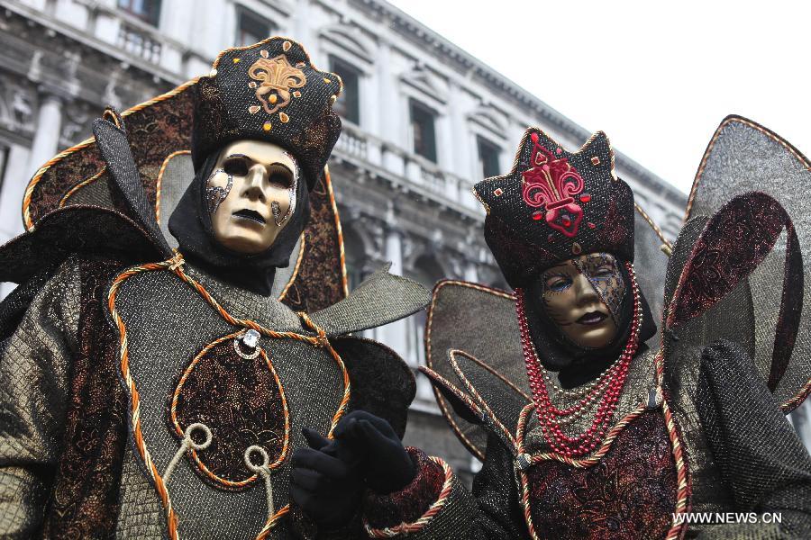 Costumed revellers participate in the carnival in Venice, Italy, on Feb. 10, 2013. The 18-day 2013 Venice carnival will end on Feb. 12. (Xinhua/Huang Xiaozhe) 