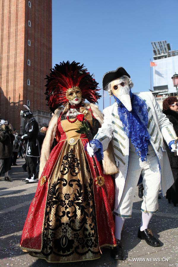 Costumed revellers participate in the carnival in Venice, Italy, on Feb. 10, 2013. The 18-day 2013 Venice carnival will end on Feb. 12. (Xinhua/Huang Xiaozhe) 