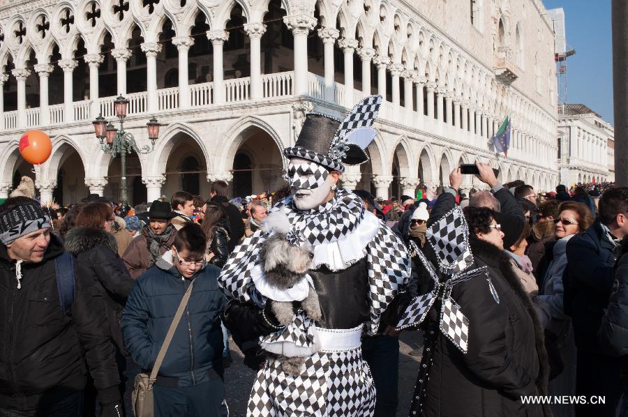 Costumed revellers participate in the carnival in Venice, Italy, on Feb. 10, 2013. The 18-day 2013 Venice carnival will end on Feb. 12. (Xinhua/Huang Xiaozhe) 