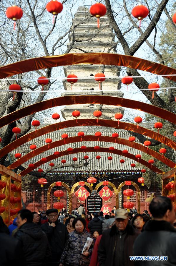 Citizens visit a temple fair near the Xiaoyan Pagoda in Xi'an, capital of northwest China's Shaanxi Province, Feb. 12, 2013. Various activities were held across the country to celebrate the Spring Festival, or the Chinese Lunar New Year. (Xinhua/Li Yibo)