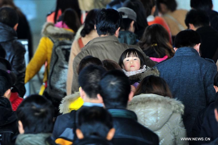 Passengers enter the Yichang East Railway Station in Yichang, central China's Hubei Province, Feb. 15, 2013. China's railways will be tested Friday, when passenger flows peak at the end of the Spring Festival holiday. Some 7.41 million trips will be made on the country's railways with travelers returning to work as the week-long Lunar New Year celebration draws to a close, the Ministry of Railways said. (Xinhua/Xiao Yijiu) 