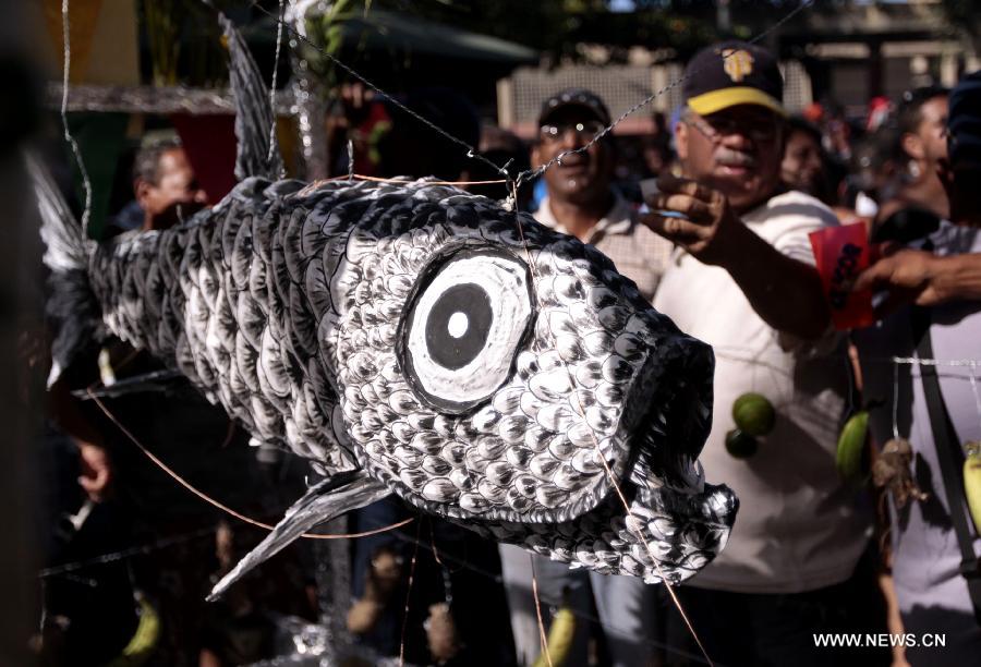 People attend the popular party called "El Entierro de la Sardina", in Naiguata, in the state of Vargas, Venezuala, on Feb. 14, 2013. The popular party "El Entierro de la Sardina" marks the end of the Carnival celebrations. (Xinhua/Juan Carlos La Cruz/AVN)