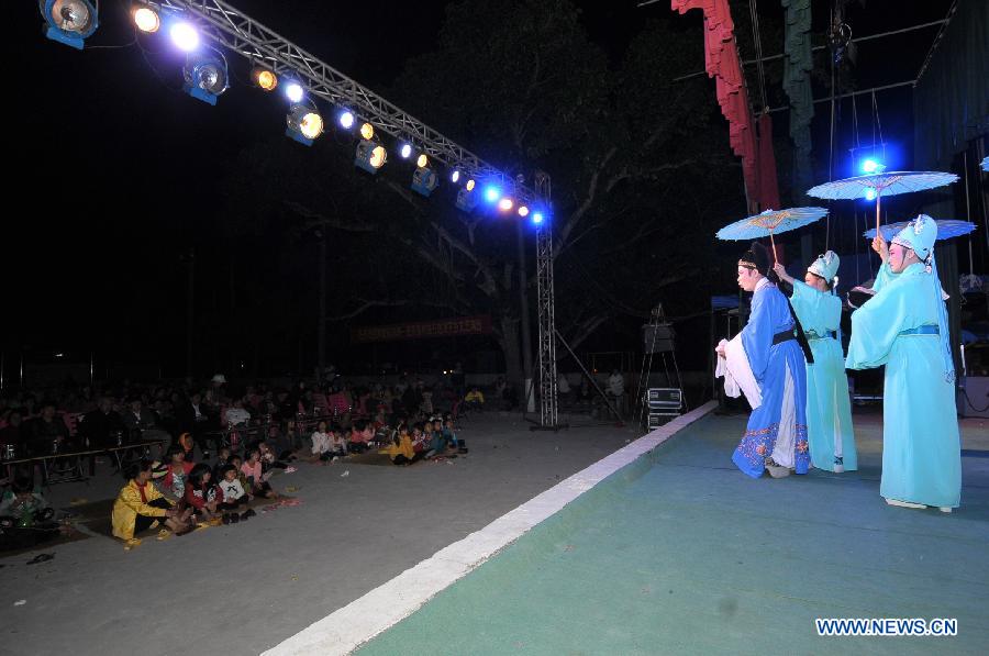 Actors perform Hainan Opera in Songmei Village of Lingao County, south China's Hainan Province, Feb. 14, 2013. A group of performers from Hainan Opera Theatre went on a ten-day tour performance in ten villages of Hainan Province. (Xinhua/Wei Hua) 