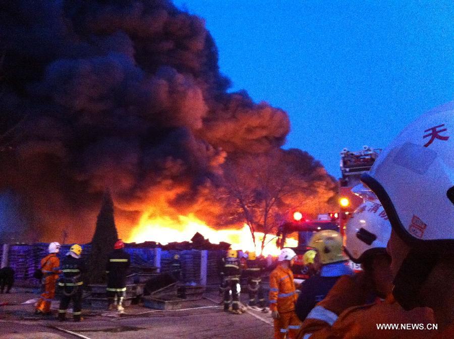 Firefighters try to put out a fire at Xiqing District of north China's Tianjin Municipality, Feb. 15, 2013. An enterprise here caught fire on Friday. The cause and losses of the accident were not known immediately. (Xinhua/Yue Yuewei) 