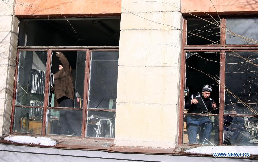 Workers repair windows broken by a shock wave from a meteor explosion in Chelyabinsk, about 1500 km east of Moscow, on Feb. 15, 2013. Injuries caused by a fallen meteorite in Russia's Urals region have risen to around 1,200, including over 200 children, the Russian Interior Ministry said on Friday. (Xinhua/RIA) 