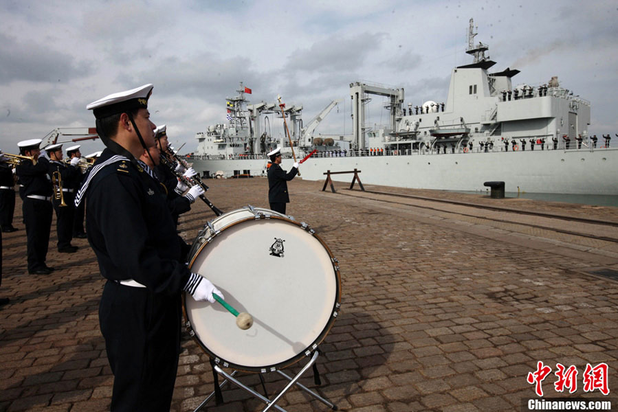 The 14th naval squad, sent by the Chinese People's Liberation Army (PLA) Navy, departed Saturday from China to the Gulf of Aden and Somali waters for escort missions. The 14th convoy fleet comprises three ships -- the missile destroyer Harbin, the frigate Mianyang and the supply ship Weishanhu -- carrying two helicopters and a 730-strong troop, all from the North China Sea Fleet under the PLA Navy.（CNS/Xu Chongde）