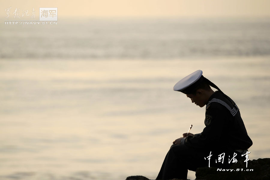 "Where there is love there is dream," says College student soldier Xu Zixiang who always writes letters to his girlfriend showing his love and thinking about their future. (Navy.81.cn/ Jiang Shan)