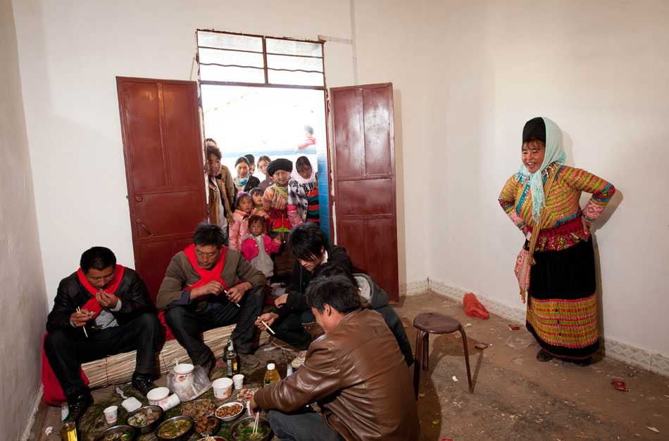 The chief witness and the bride's family sing folk songs during the wedding on Feb. 15, 2013. (Xinhua/Jiang Hongjing)