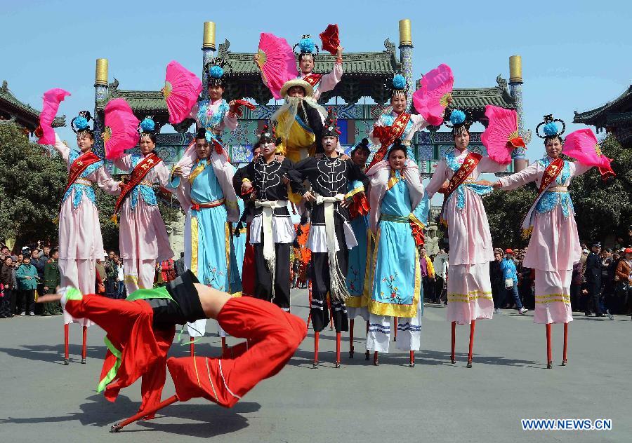 File photo taken on April 1, 2012 shows Shehuo performers stage a stilt show during a Qingming Festival parade in Kaifeng, central China's Henan Province. (Xinhua/Wang Song)