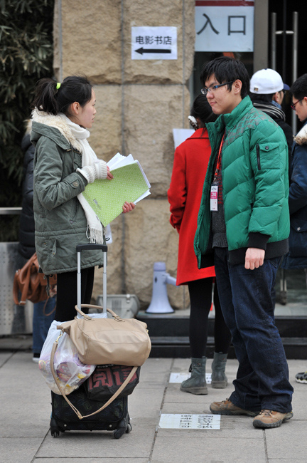 The photo shows the enrollment site of Beijing Film Academy on Feb. 18, 2013. Beijing Film Academy plans to recruit 513 new students in 25 professional directions in 2013. Candidates should first submit online application and confirm on site. The online application has started since Jan. 10, 2013. The registration confirmation started on Feb. 17, 2013. (Photo/People’s Daily Online)