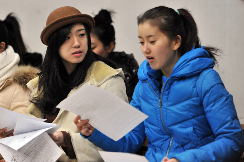 The photo shows the enrollment site of Beijing Film Academy on Feb. 18, 2013. Beijing Film Academy plans to recruit 513 new students in 25 professional directions in 2013. Candidates should first submit online application and confirm on site. The online application has started since Jan. 10, 2013. The registration confirmation started on Feb. 17, 2013. (Photo/People’s Daily Online)