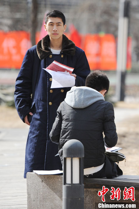 The photo shows the enrollment site of Beijing Film Academy on Feb. 18, 2013. Beijing Film Academy plans to recruit 513 new students in 25 professional directions in 2013. Candidates should first submit online application and confirm on site. The online application has started since Jan. 10, 2013. The registration confirmation started on Feb. 17, 2013. (Photo/Chinanews) 