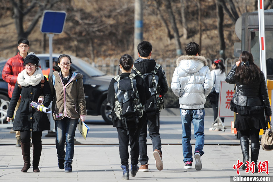 The photo shows the enrollment site of Beijing Film Academy on Feb. 18, 2013. Beijing Film Academy plans to recruit 513 new students in 25 professional directions in 2013. Candidates should first submit online application and confirm on site. The online application has started since Jan. 10, 2013. The registration confirmation started on Feb. 17, 2013. (Photo/Chinanews) 