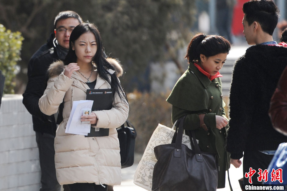 The photo shows the enrollment site of Beijing Film Academy on Feb. 18, 2013. Beijing Film Academy plans to recruit 513 new students in 25 professional directions in 2013. Candidates should first submit online application and confirm on site. The online application has started since Jan. 10, 2013. The registration confirmation started on Feb. 17, 2013. (Photo/Chinanews) 