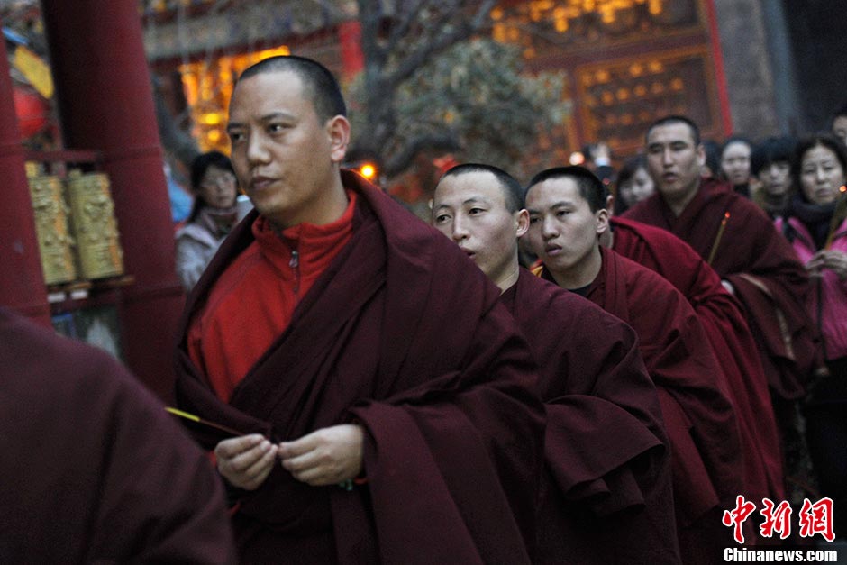 Lamas are seen at the Guangren Lama Temple in Xi'an, Shaanxi Province, February 17, 2013. Many people went to the temple to pray for good fortune on Sunday. (CNS/Zhang Yuan)