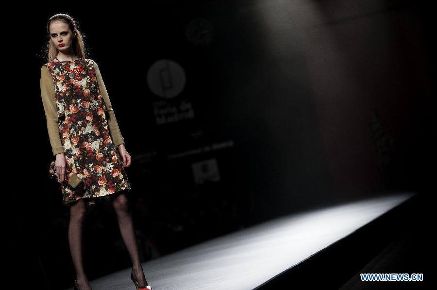 A model presents a creation by Teresa Helbig during Madrid Fashion Week in Madrid, Spain, on Feb. 18, 2013. (Xinhua/Xie Haining) 