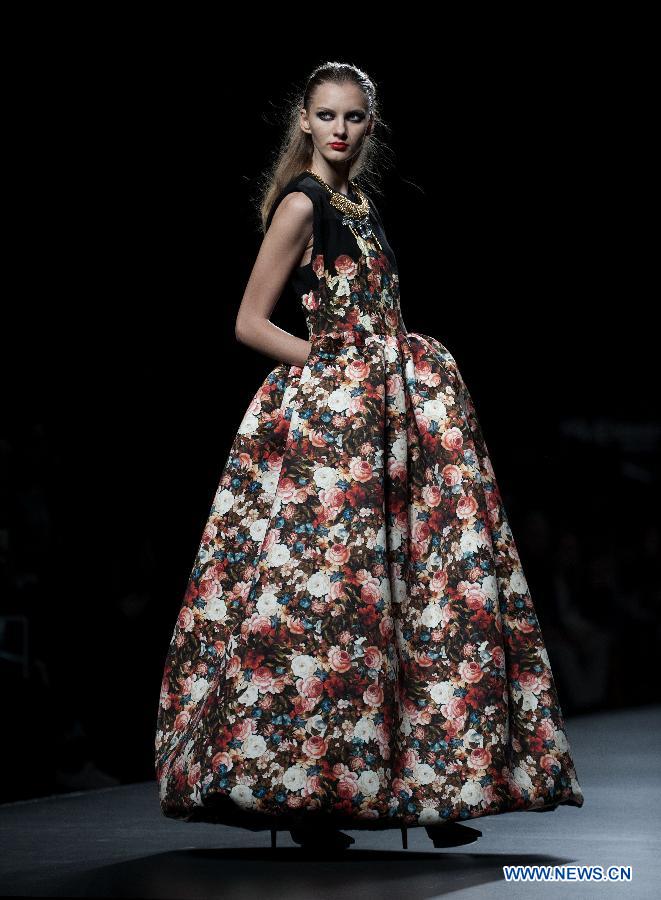 A model presents a creation by Teresa Helbig during Madrid Fashion Week in Madrid, Spain, on Feb. 18, 2013. (Xinhua/Xie Haining) 