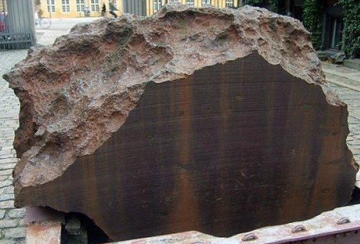 Cape York Agpalilik Meteorite with an estimated mass of over 20 tons (Greenland, 1963).(Source:gmw.com) 