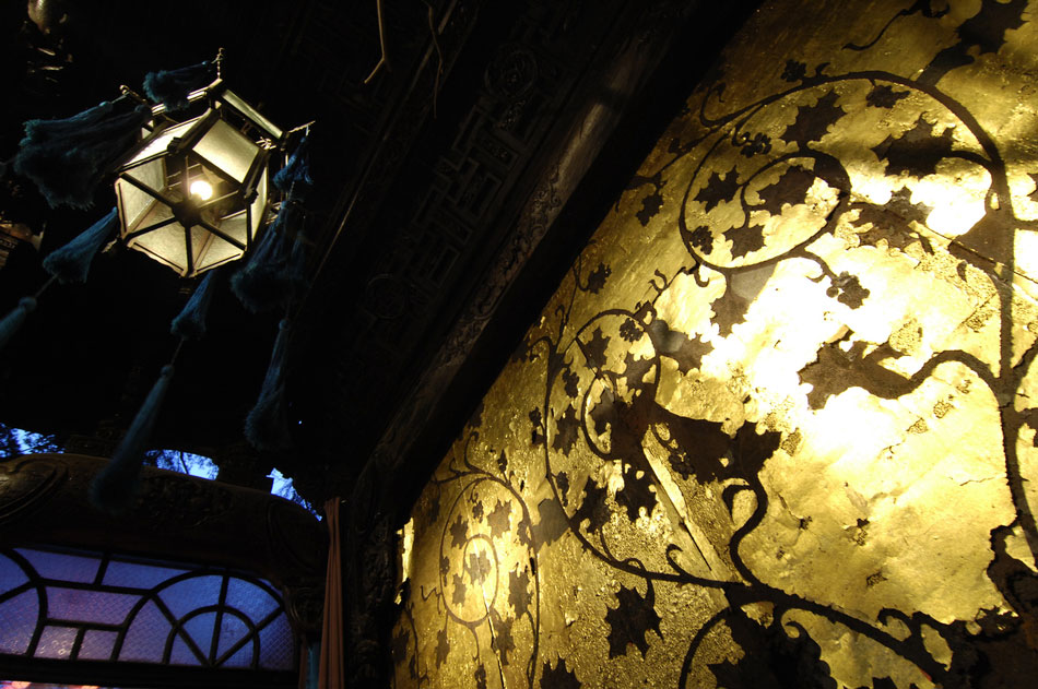 A photo taken in December 2008 shows a delicately decorated corner of Yongfuhui, which is said to be the most luxury private clubhouse in Shanghai based on a European-style building erected almost a century ago. (Photo/ Imagine China)