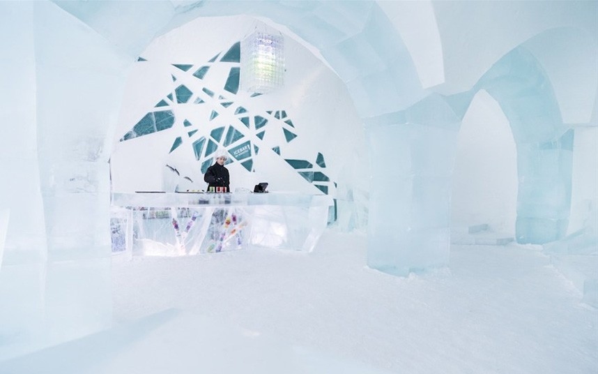 Icebar Jukkasjarvi, ICEHOTEL, Sweden  (Source: www.huanqiu.com)