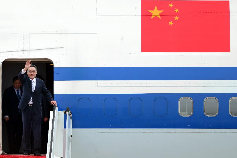 Wu Bangguo, chairman of the National People's Congress (NPC) Standing Committee, arrives in the Macao Special Administrative Region (SAR), south China, Feb. 20, 2013. Wu will attend the celebration of the 20th anniversary of the promulgation of Macao's Basic Law. (Xinhua/Cheong Kan Ka) 