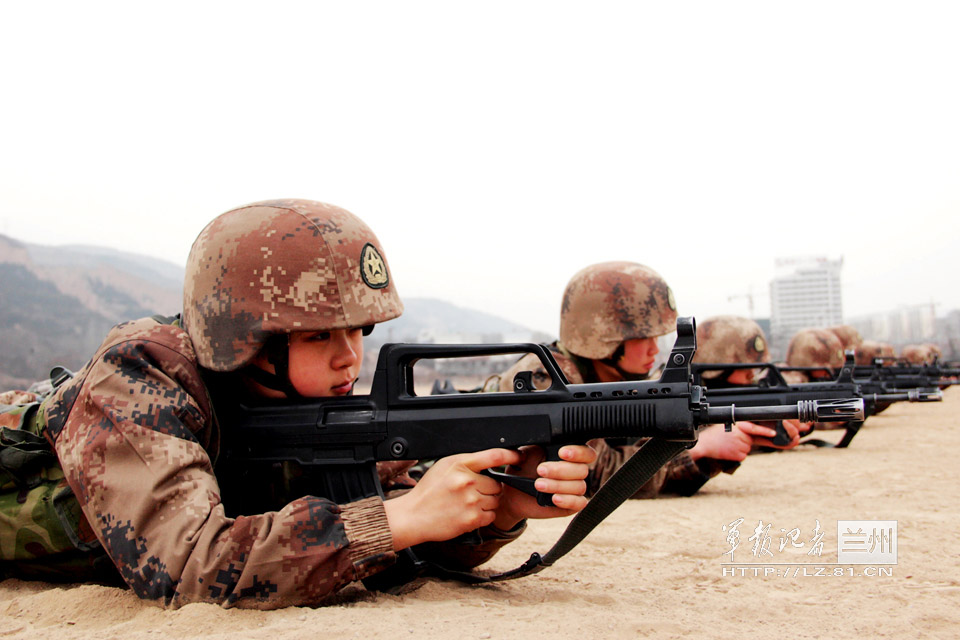 The female soldiers of a division of the Lanzhou Military Area Command (MAC) of the Chinese People's Liberation Army (PLA) carry out hard training on a military training ground.  (China Military Online/Yu Jinyuan, Yao Xudong, Ma Sancheng)