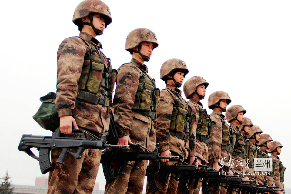 The female soldiers of a division of the Lanzhou Military Area Command (MAC) of the Chinese People's Liberation Army (PLA) carry out hard training on a military training ground.  (China Military Online/Yu Jinyuan, Yao Xudong, Ma Sancheng)