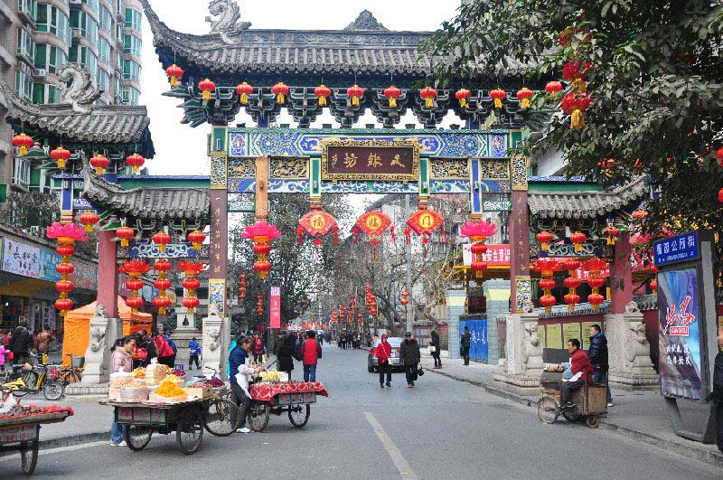 Wenshufang temple fair held to celebrate Spring Festival in Chengdu. (China.org.cn)