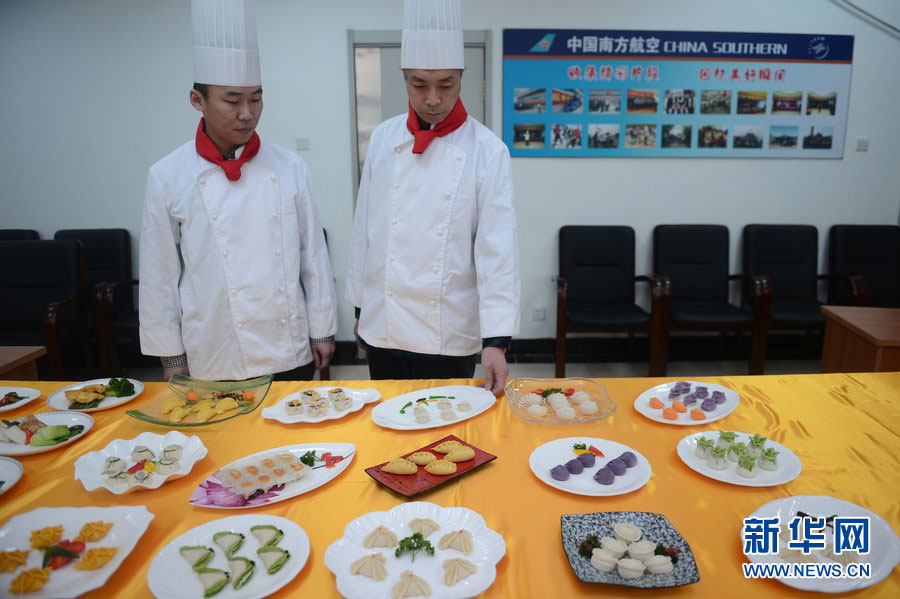 Workers prepare airline food inside China Southern Airlines' Changchun in-flight food company, on Jan. 31, 2013. The company is capable of providing airline meals for more than 7,000 passengers every day during the Spring Festival travel peak. The whole procedure, from purchasing the raw materials to getting the prepared food onto the plane, takes at least six hours. [Xinhua]  