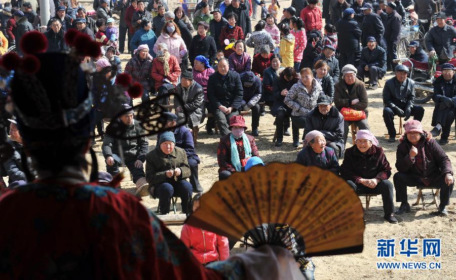 Actors perform Shaanxi opera at Liumiao village in Zhongning county in Ningxia on Feb. 19, 2013. The actors were actually farmers who love Shaanxi opera. Without magnificent stage, professional accompaniment, they still brought strong festive atmosphere to the small village with a few cultural and entertainment activities. (Xinhua/Peng Shaozhi)